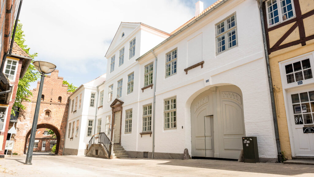 Malerarbejde på Plougs Gård