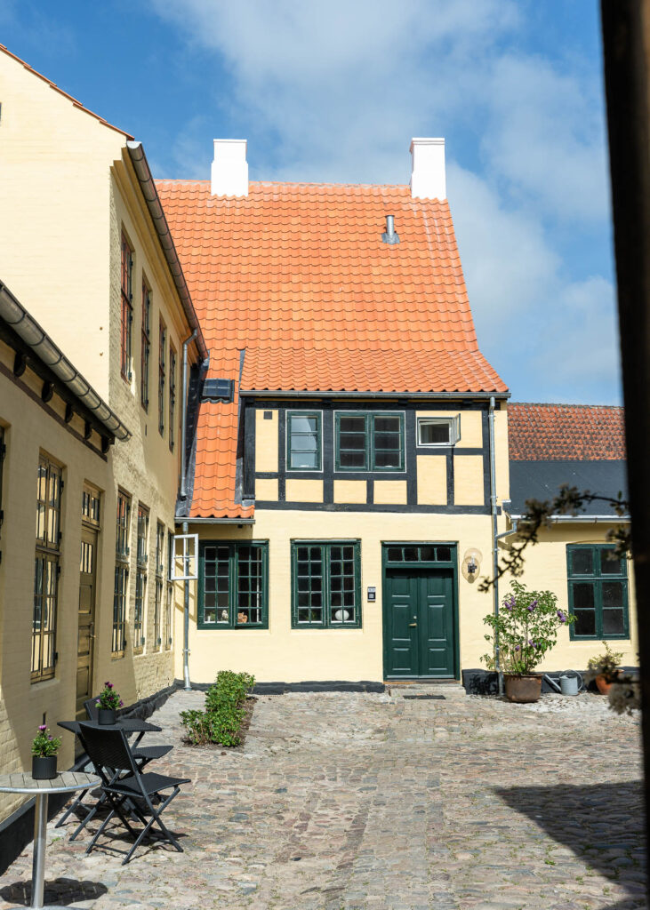 Facade på Plougs Gård