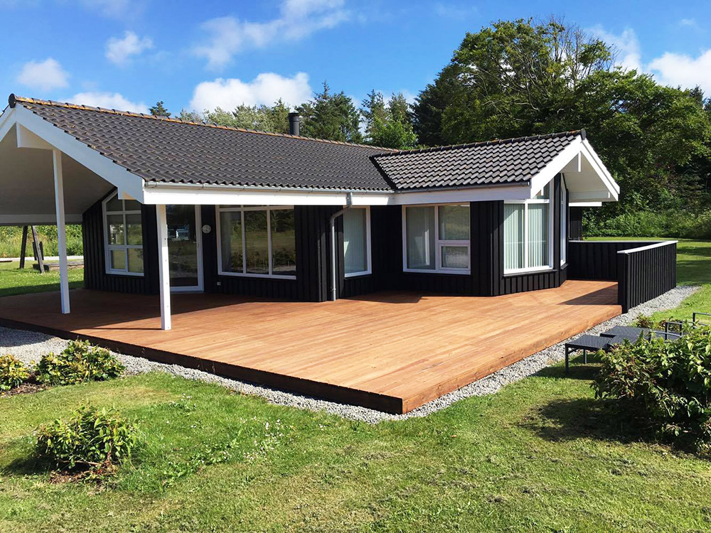 Nymalet sommerhus set udefra